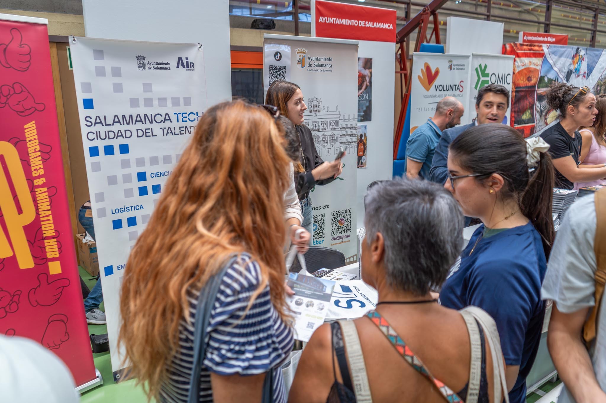 Imagen de la feria de bienvenida de la USAL